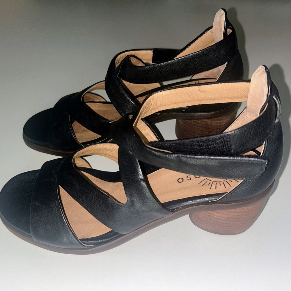 Brioso 6.5M Black Strappy Heel Velcro Leather Sandals New w/o Tags Box